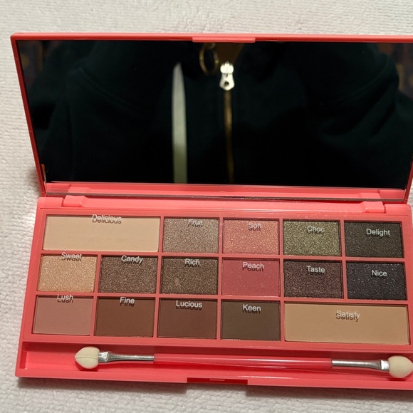 CHOCOLATE AND PEACHES CONTAIN 16 SHIMMER AND MATTE EYESHADOWS - Picture 5 of 6